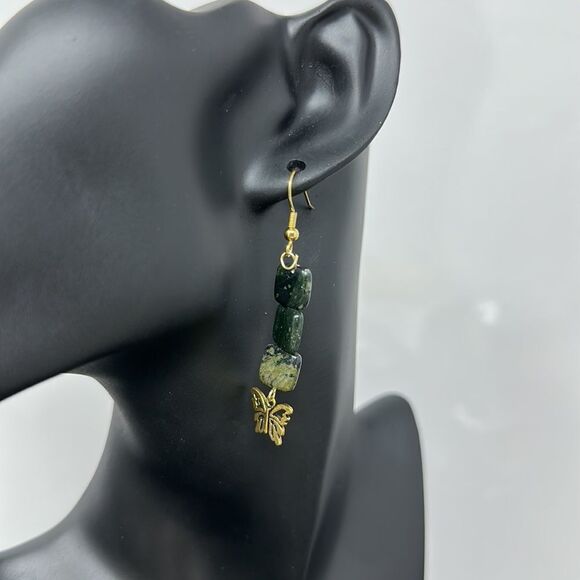 Costume jewelry earrings - Picture 1 of 2